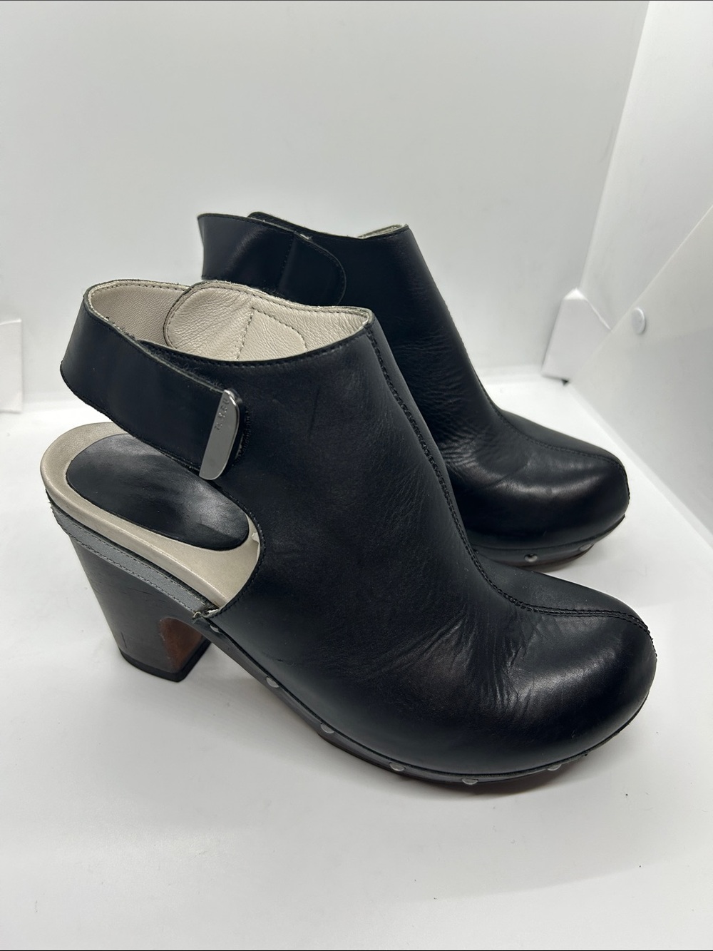 Jambu Black Leather Open-Back Heeled Clog Mule Size 7.5M